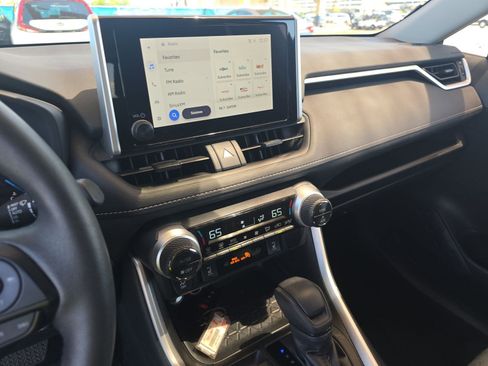 Used 2024 Toyota RAV4 XLE w/ Convenience Package image 11