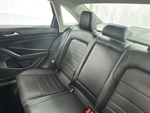 Used 2024 Volkswagen Jetta SE image 14