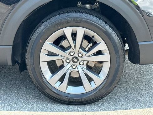 Used 2024 Ford Explorer XLT w/ Equipment Group 202A AWD/4WD image 20