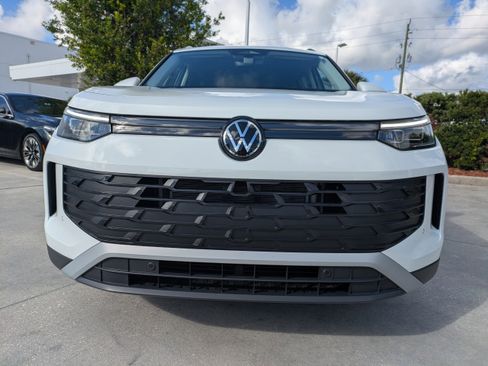 Used 2025 Volkswagen Tiguan S FWD image 8