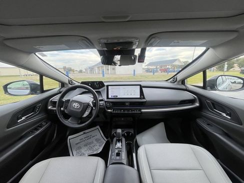 Used 2024 Toyota Prius Limited w/ Limited Premium Package image 10