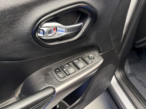 Used 2021 Jeep Cherokee Latitude image 11