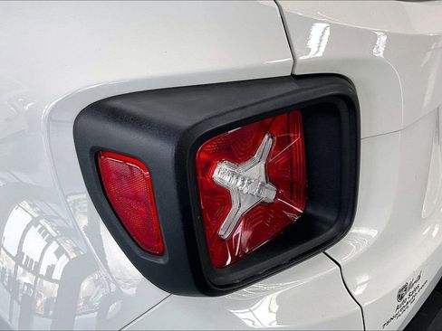 Used 2019 Jeep Renegade Latitude image 22