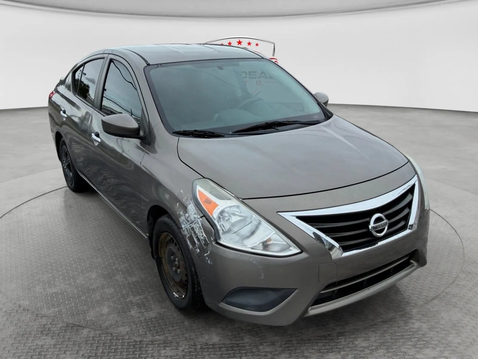 Used 2015 Nissan Versa SV FWD image 7