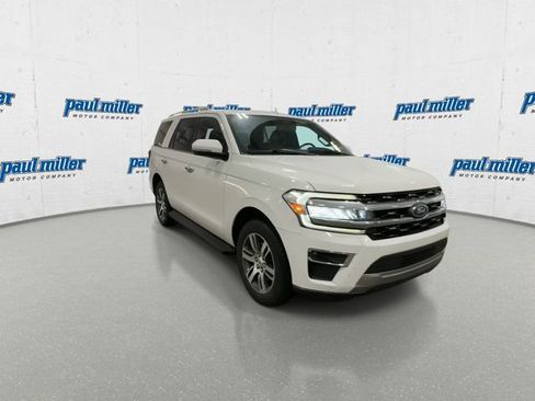 Used 2024 Ford Expedition Limited image 3