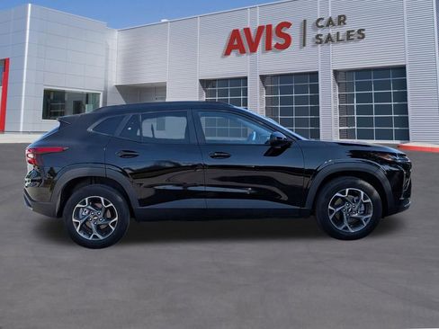 Used 2025 Chevrolet Trax LT w/ LT Convenience Package FWD image 5