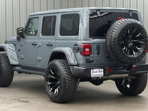 Used 2025 Jeep Wrangler Unlimited Sahara image 3