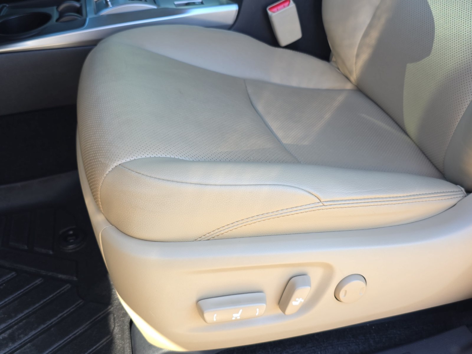 Used 2024 Toyota 4Runner Limited RWD image 26