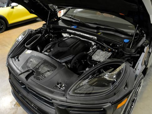 Used 2024 Porsche Macan w/ Premium Plus Package AWD/4WD image 52