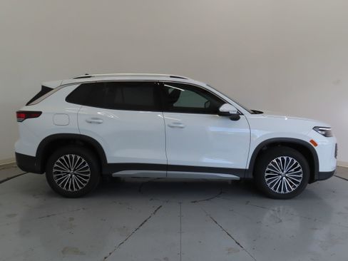 New 2025 Volkswagen Tiguan S image 2