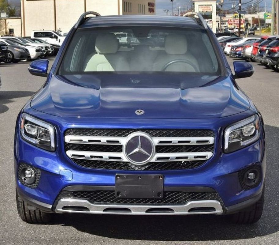 Used 2021 Mercedes-Benz GLB 250 4MATIC w/ Premium Package image 4