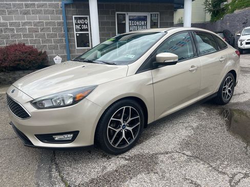 Used 2017 Ford Focus SEL FWD image 1