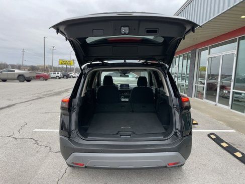 Used 2023 Nissan Rogue SV image 5