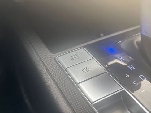 Used 2025 Hyundai Elantra SEL image 18