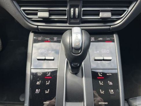 Used 2023 Porsche Macan Turbo AWD/4WD image 18