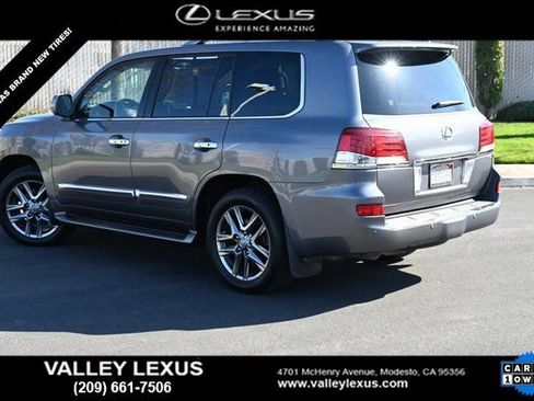 Used 2013 Lexus LX 570 4WD w/ Luxury Pkg image 5