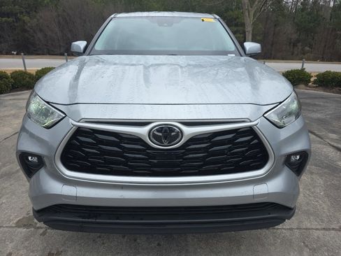 Used 2024 Toyota Highlander LE image 8