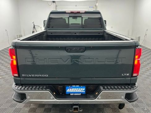 Used 2025 Chevrolet Silverado 2500 LTZ w/ LTZ Premium Package image 17