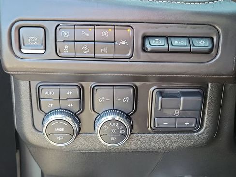 Used 2023 GMC Yukon Denali Ultimate AWD/4WD image 13