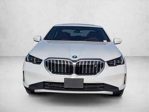 Used 2025 BMW i5 eDrive40i w/ Premium Package image 2