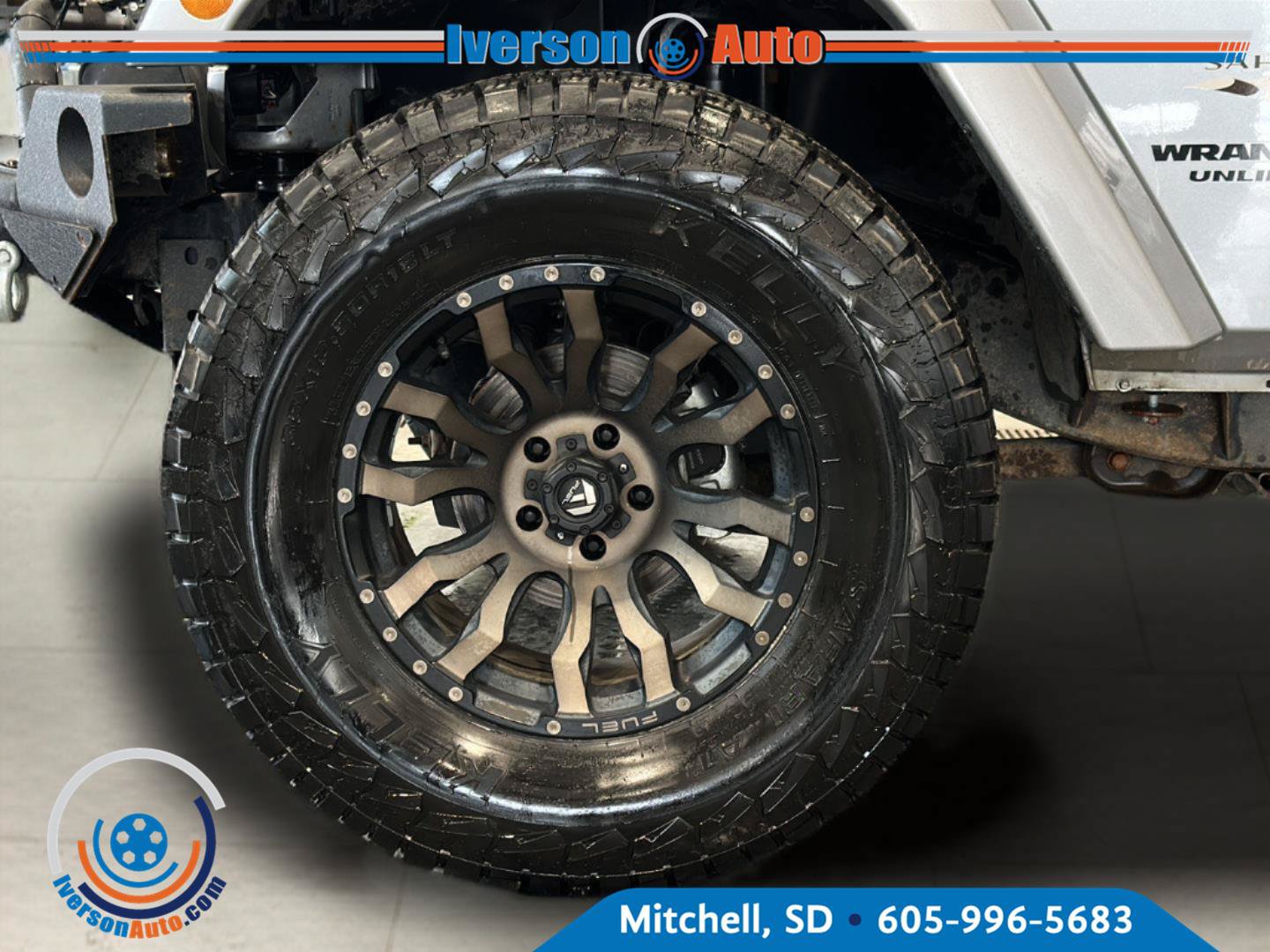Used 2016 Jeep Wrangler Unlimited Sahara w/ Connectivity Group AWD/4WD image 9