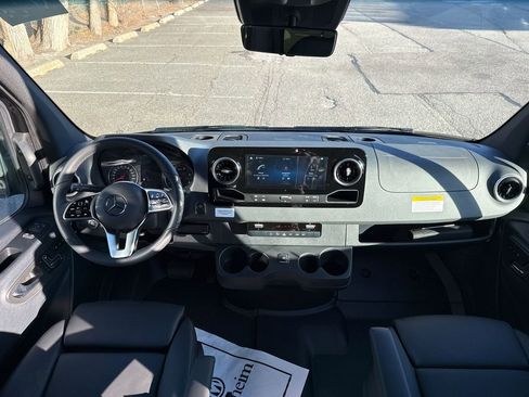 Used 2024 Mercedes-Benz Sprinter 3500 image 20