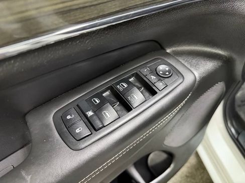 Used 2014 Jeep Grand Cherokee Overland AWD/4WD image 22