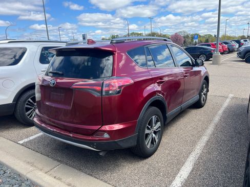 Used 2018 Toyota RAV4 XLE FWD image 4