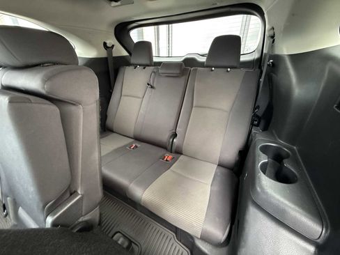 Used 2023 Toyota Highlander L FWD image 23