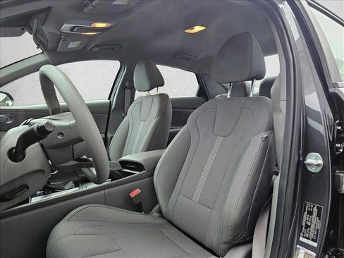 Used 2023 Hyundai Elantra SE w/ Cargo Package image 20