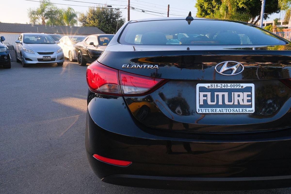 Used 2015 Hyundai Elantra SE FWD image 4