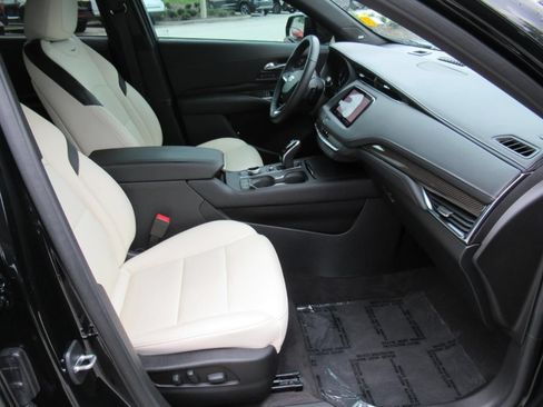 Used 2022 Cadillac XT4 Sport w/ Comfort Package FWD image 10