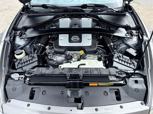 Used 2009 Nissan 370Z Touring w/ Sport Pkg RWD image 34