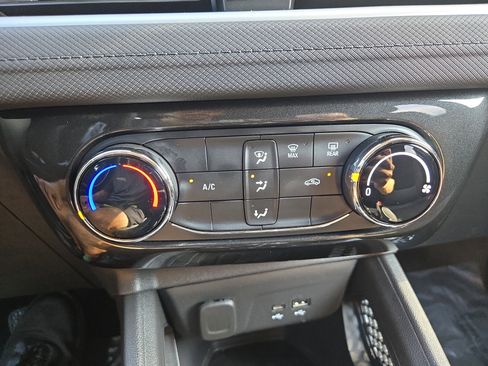 Used 2025 Chevrolet TrailBlazer LT image 19