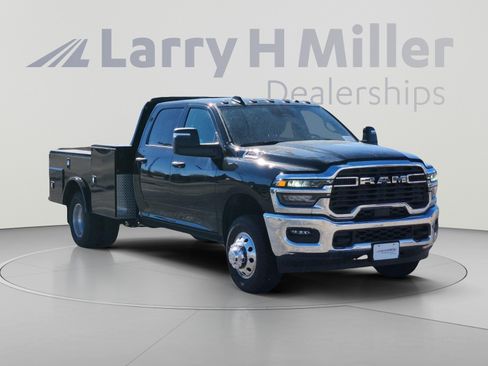 New 2025 RAM 3500 Tradesman w/ Chrome Appearance Group AWD/4WD image 8