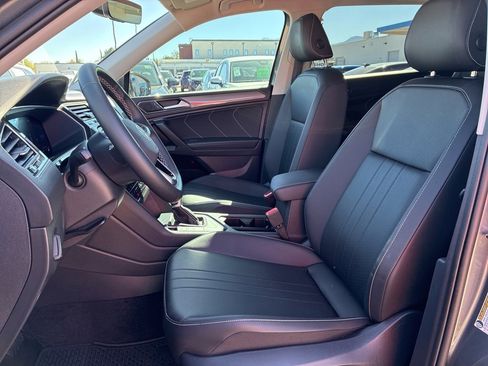 Used 2023 Volkswagen Tiguan SE image 10