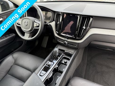 Used 2025 Volvo XC60 B5 Plus image 8