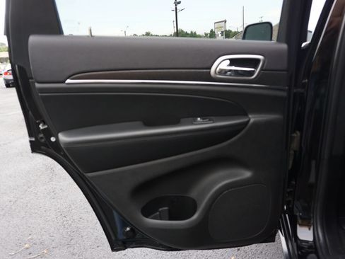 Used 2018 Jeep Grand Cherokee Limited AWD/4WD image 24