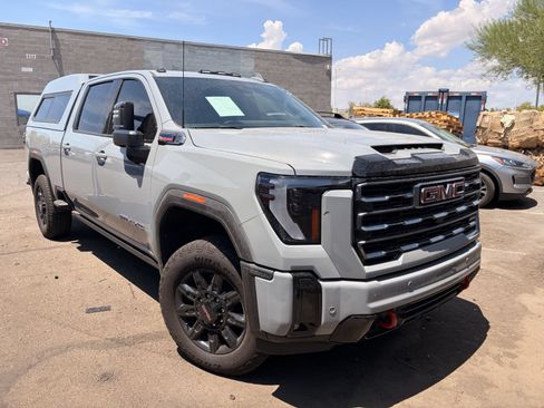 Used 2025 GMC Sierra 2500 AT4 w/ AT4 Premium Plus Package AWD/4WD image 3