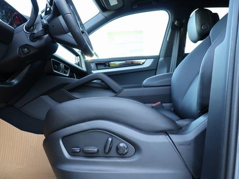 New 2026 Porsche Cayenne S image 39