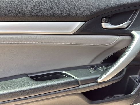 Used 2017 Honda Civic Touring image 11