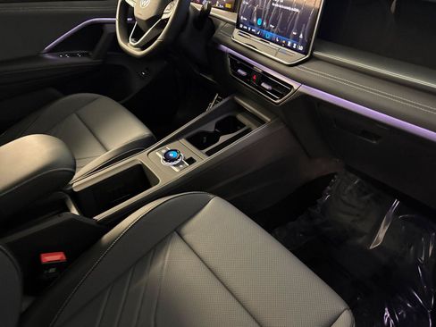 New 2026 Volkswagen Tiguan SE R-Line AWD/4WD image 15