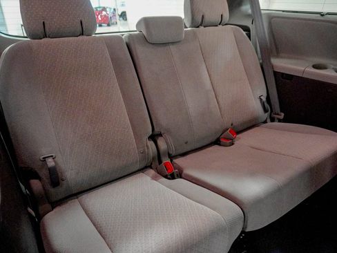 Used 2019 Toyota Sienna LE FWD image 35