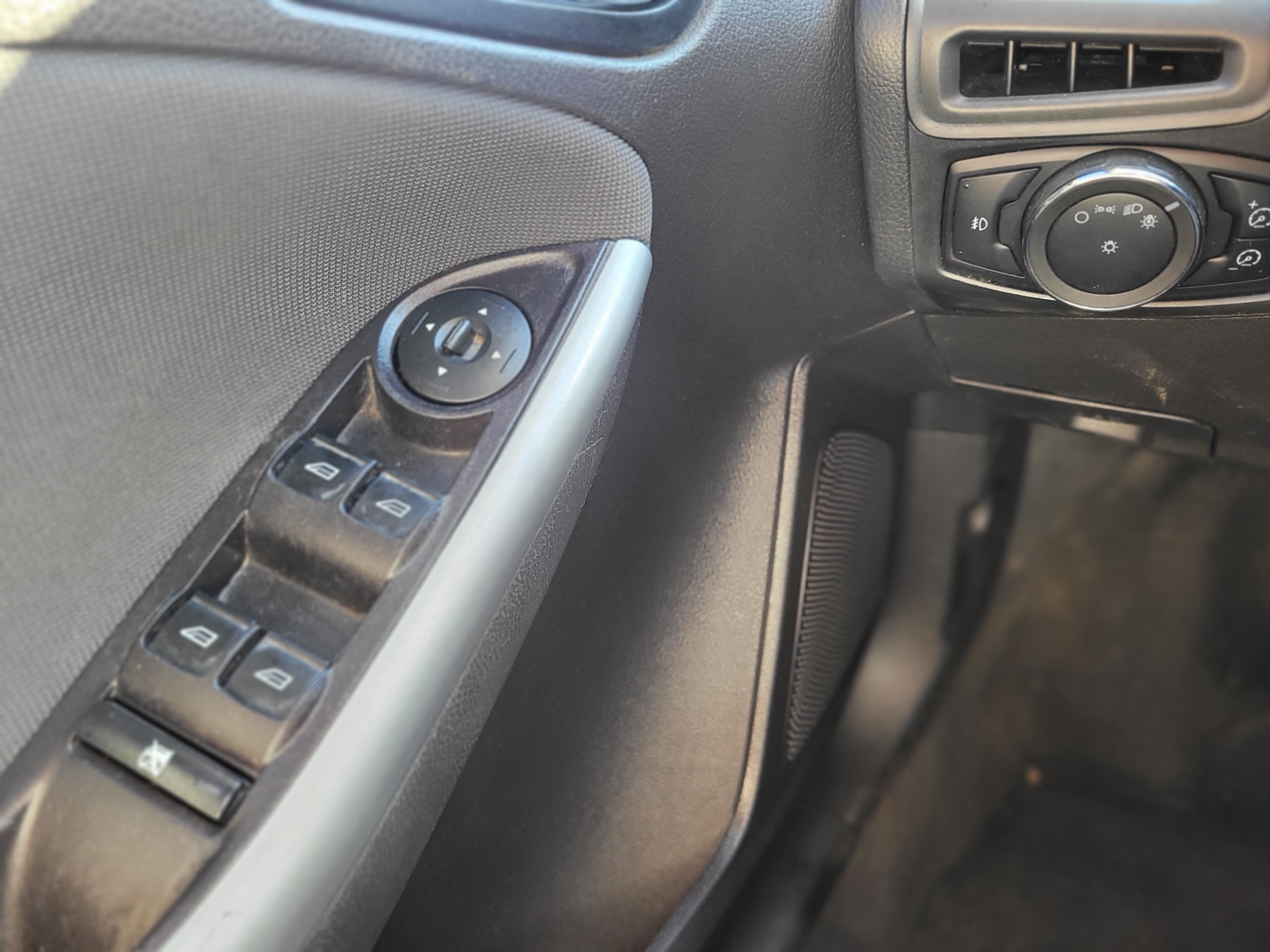 Used 2012 Ford Focus SE FWD image 11