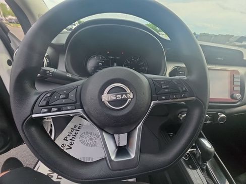 Used 2024 Nissan Kicks SV w/ Interior Electronics Package FWD image 17