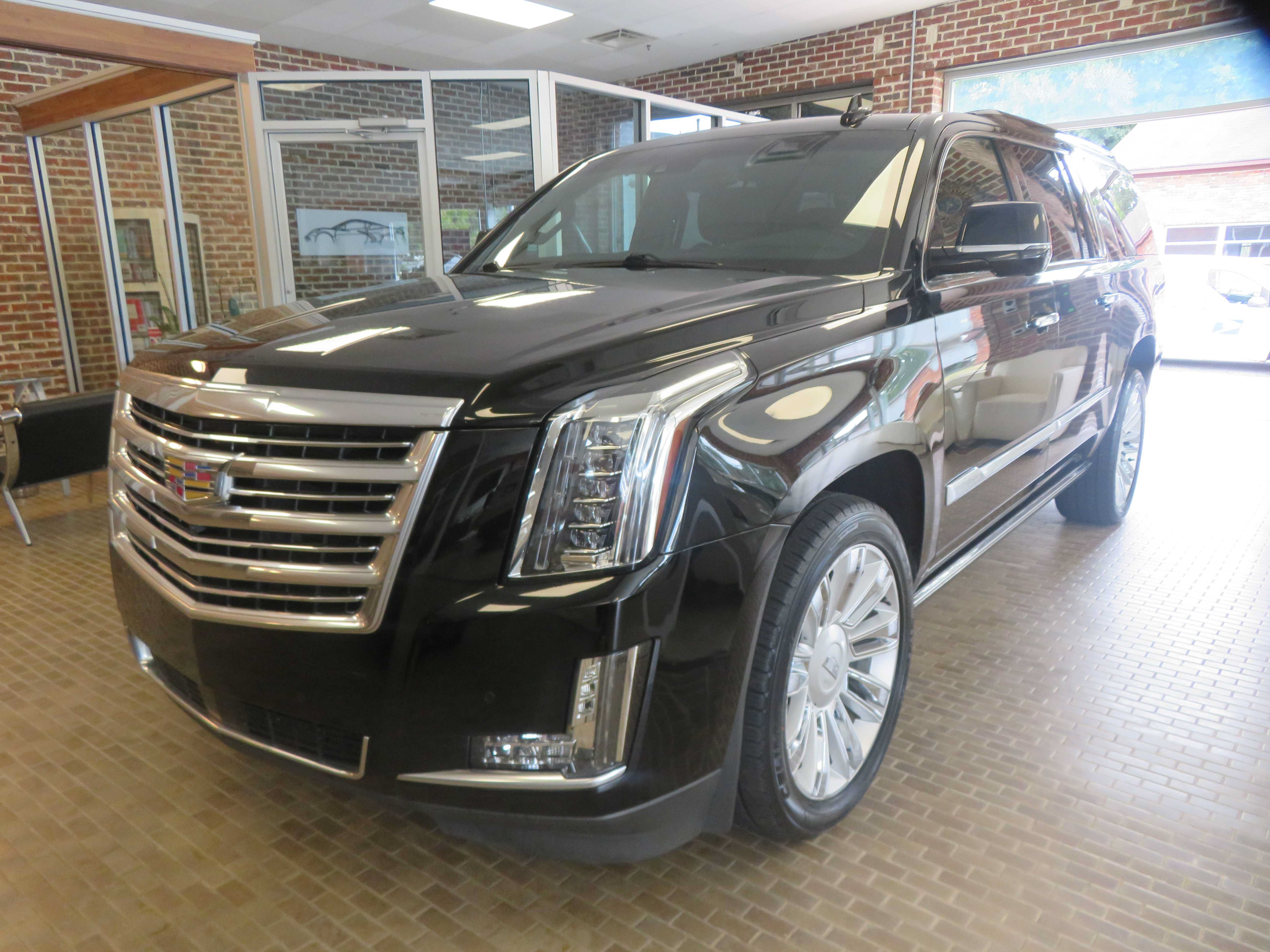 Used 2016 Cadillac Escalade ESV Platinum AWD/4WD image 1