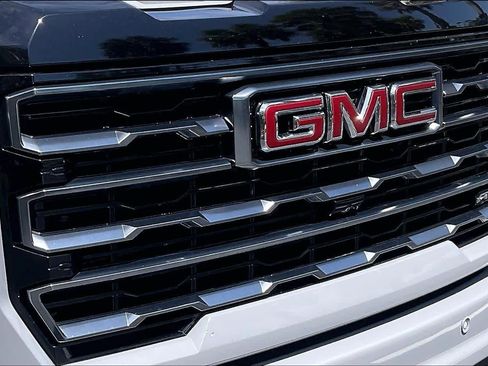 Used 2024 GMC Sierra 2500 AT4 w/ AT4 Premium Plus Package AWD/4WD image 31