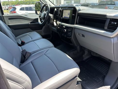 New 2025 Ford F250 XL w/ XL Chrome Package RWD image 23
