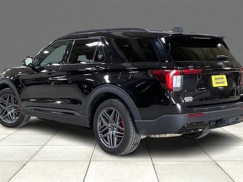 Certified 2025 Ford Explorer ST-Line w/ ST-Line Street Pack image 11