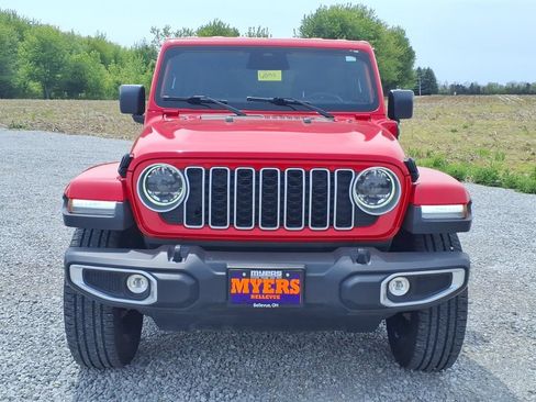 Used 2025 Jeep Wrangler Unlimited Sahara AWD/4WD image 13